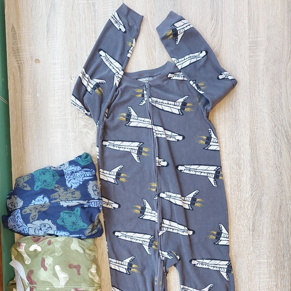 Bundle of Carter's fleece feet pajamas (update on bottom) - Picture 5 of 16